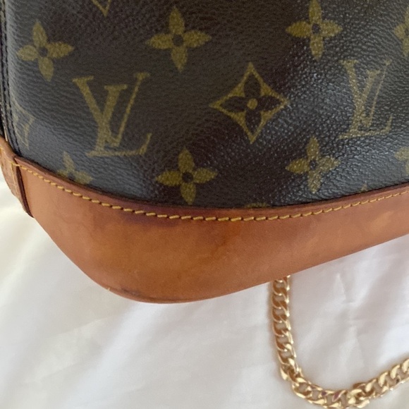 Louis Vuitton Alma Monogram with Gold Chain - Picture 8 of 17